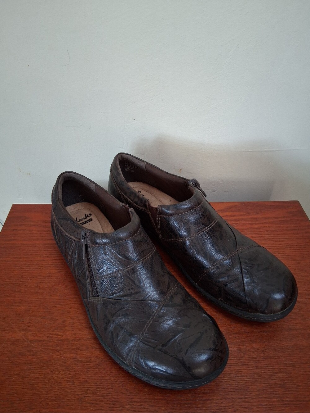 Clarks Bendables Women’s Whistle Max Brown Embossed Leather Slip-Ons Sz 9